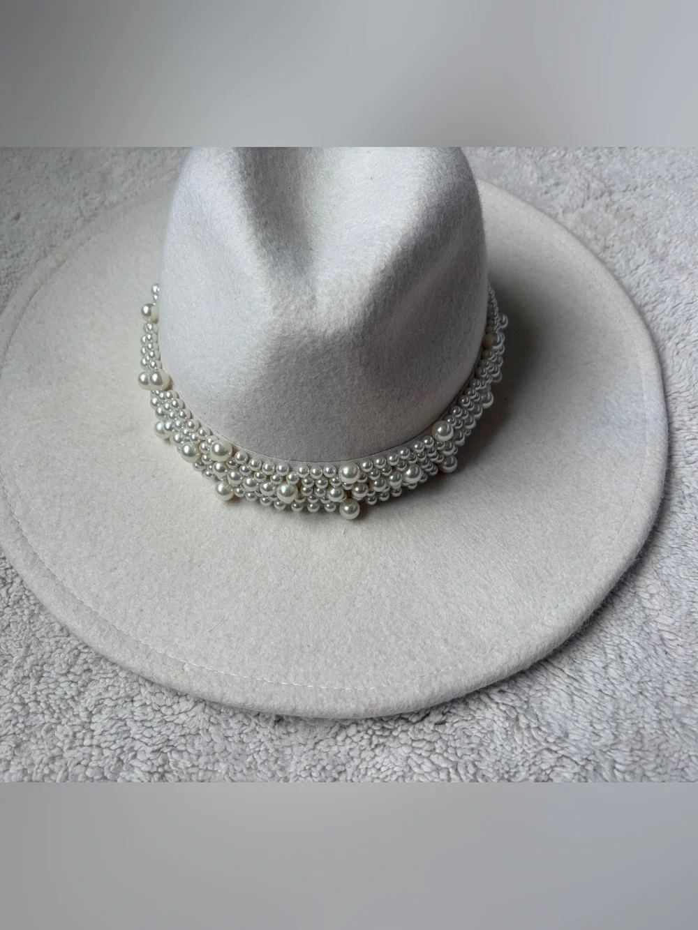 Scoop cream wool
